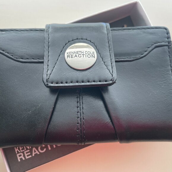 Kenneth Cole Reaction Wallet new in box - Picture 2 of 3